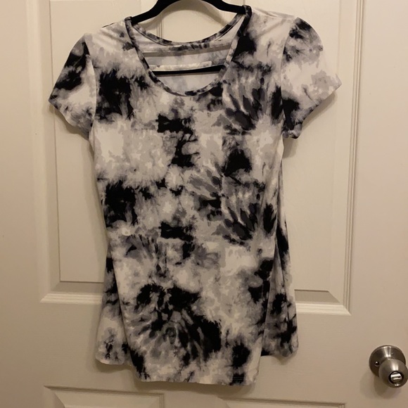 Black and white tie dye top. Size XL - Picture 2 of 4